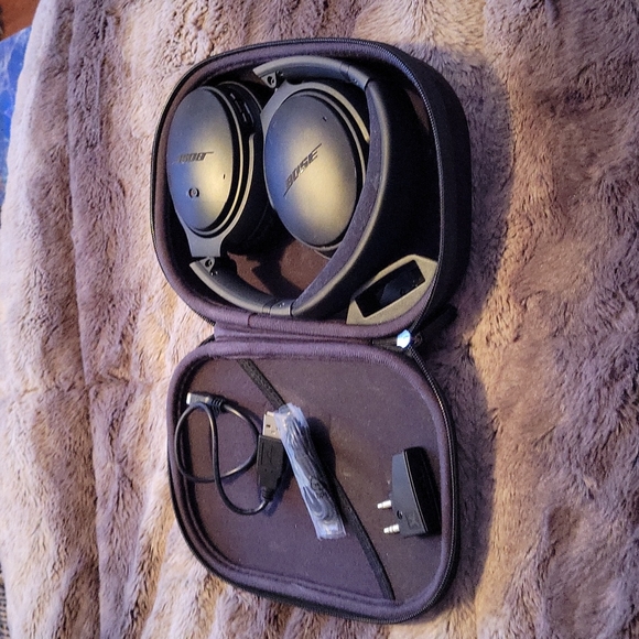 Nice Bose headphones  cannot beat the price - Picture 3 of 8